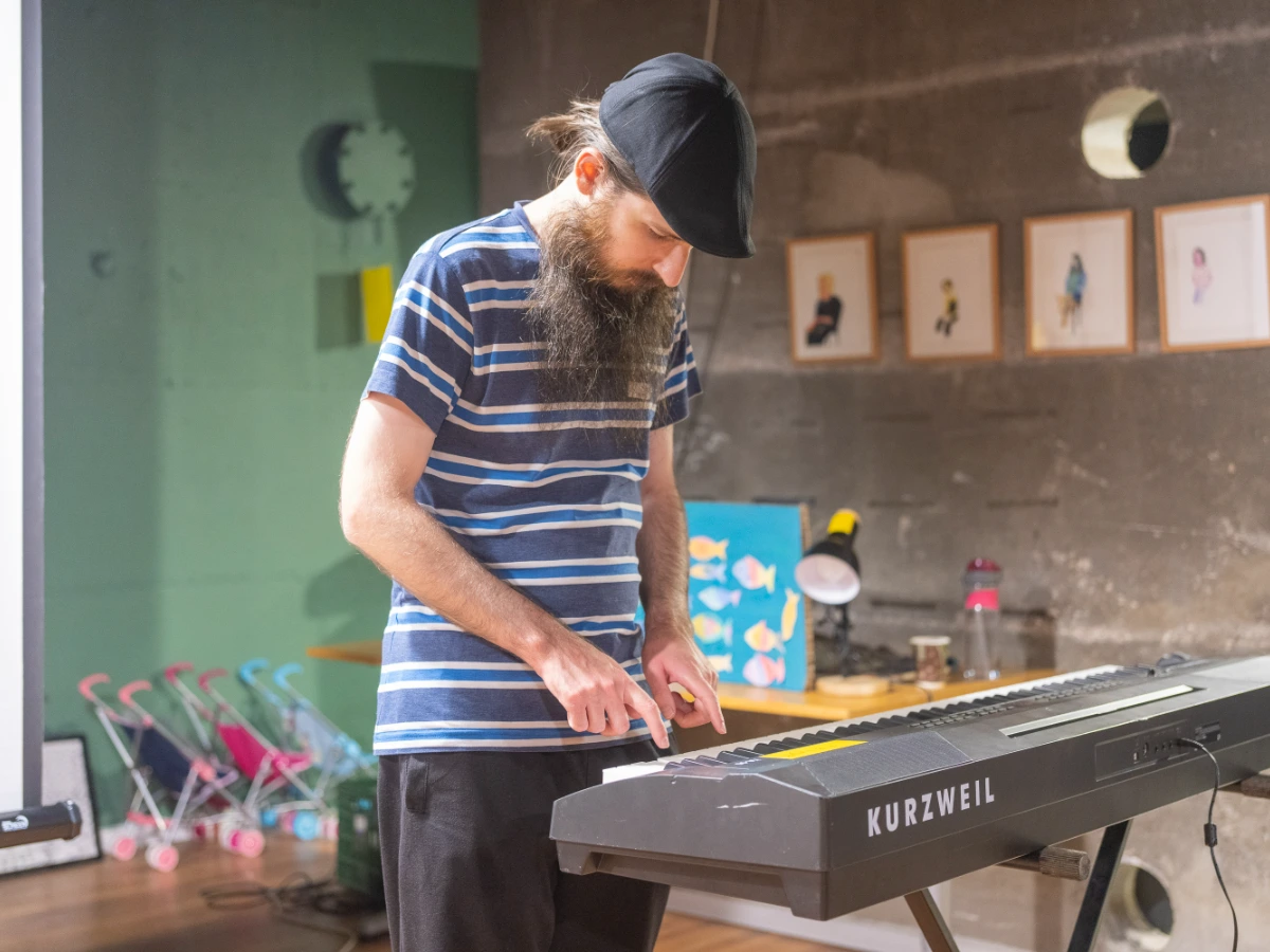אור מנגן על האורגנית